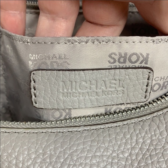Michael Kors Lydia Large Pebbled Leather Shoulder - Picture 8 of 9